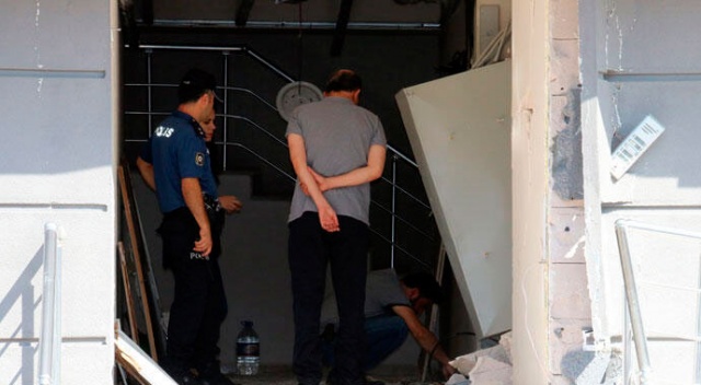 Apartmanda patlama, çelik kapılar yerinden fırladı!