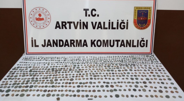 Artvin’de Roma ve Bizans dönemine ait 836 sikke ele geçirildi