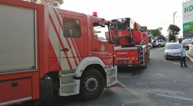 Ataşehir’de alışveriş merkezinde yangın paniği