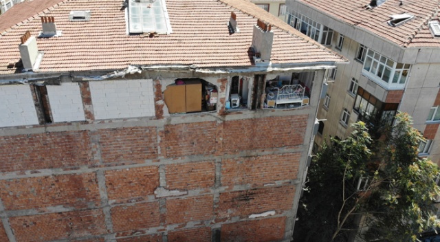 Avcılar’da duvarı olmayan ev, havadan görüntülendi Avcılar’da duvarı olmayan ev, havadan görüntülendi