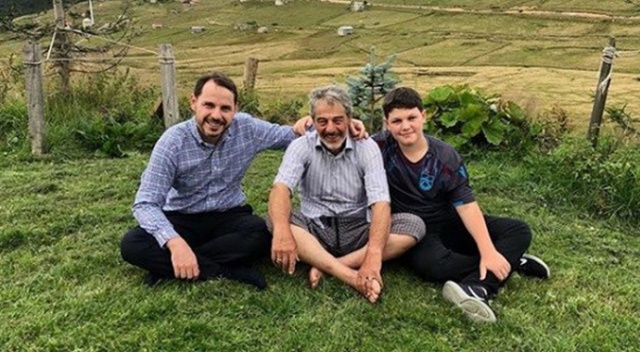Bakan Albayrak, yaylada oğlu ve babasıyla enerji depoluyor Bakan Albayrak, yaylada oğlu ve babasıyla enerji depoluyor