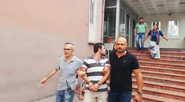 Bartın’da gasp şüphelisi tutuklandı, annesi sinir krizi geçirdi Bartın’da gasp şüphelisi tutuklandı, annesi sinir krizi geçirdi
