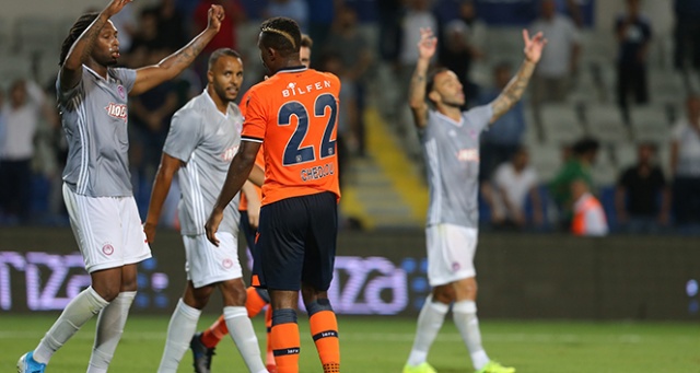 Başakşehir evinde Olimpiakos’a boyun eğdi Başakşehir evinde Olimpiakos’a boyun eğdi