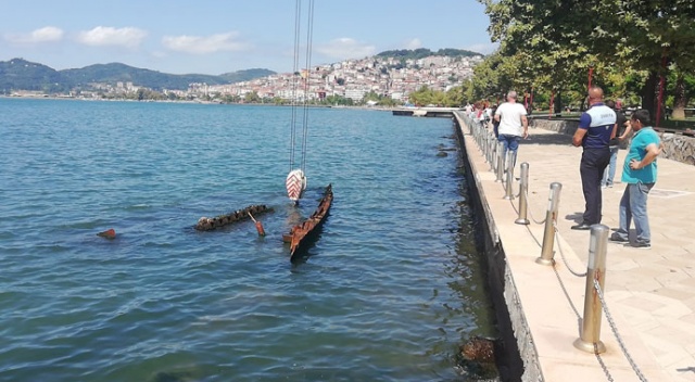 Batık gemiyi çıkartma çalışmaları başladı