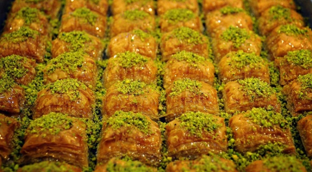 Bayram yaklaştı, baklava ve çikolataya ilgi arttı