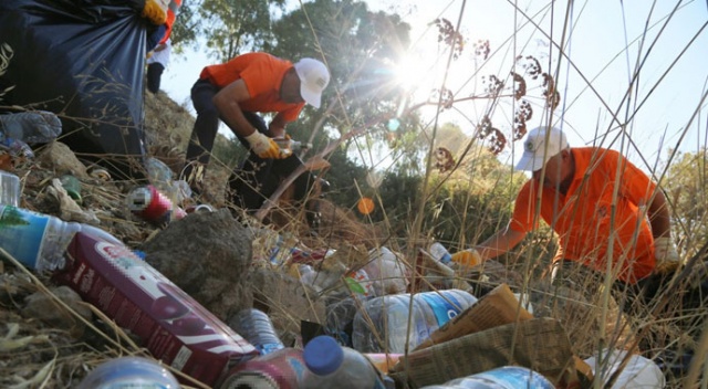 Bodrum&#039;da 2 saatte 4 ton çöp topladılar