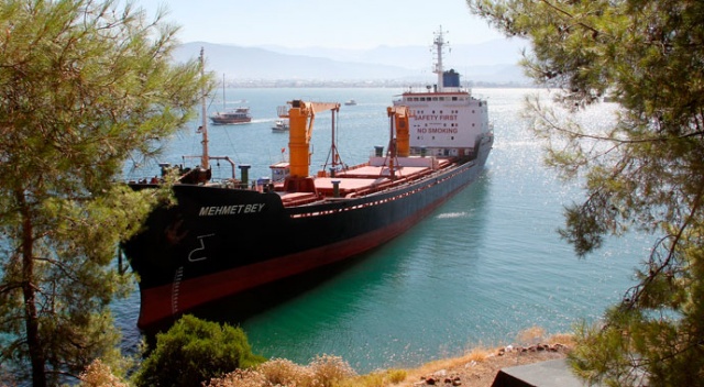 Buğday yüklü gemi Fethiye'de karaya oturdu Buğday yüklü gemi Fethiye'de karaya oturdu