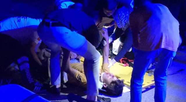 Bursa'da feci kaza! İki kardeş ağır yaralandı, tesadüfen yoldan geçen babası yıkıldı Bursa'da feci kaza! İki kardeş ağır yaralandı, tesadüfen yoldan geçen babası yıkıldı