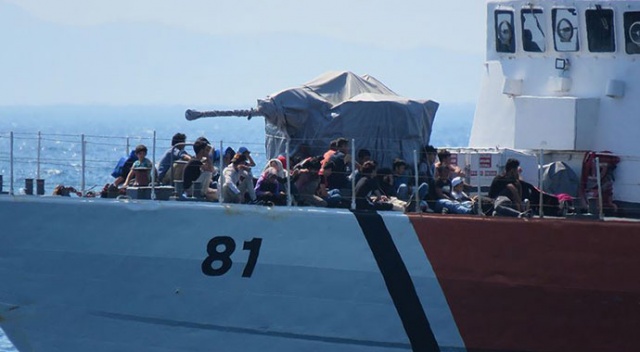 Çanakkale'de 239 düzensiz göçmen yakalandı Çanakkale'de 239 düzensiz göçmen yakalandı