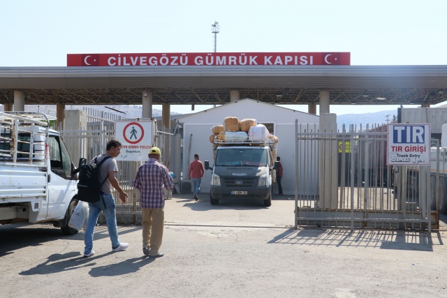 Cilvegözü Sınır Kapısı geçişlere yeniden açıldı Cilvegözü Sınır Kapısı geçişlere yeniden açıldı