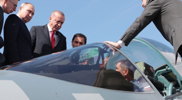 Cumhurbaşkanı Erdoğan 5&#039;inci nesil Rus savaş uçağı SU-57&#039;yi inceledi