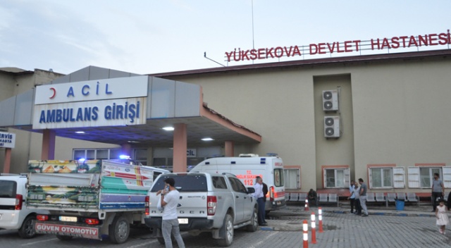 Dağdan kopan kayalar 2 kişiyi yaraladı Dağdan kopan kayalar 2 kişiyi yaraladı