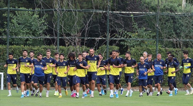 Deniz Türüç Fenerbahçe'de ilk antrenmanına çıktı Deniz Türüç Fenerbahçe'de ilk antrenmanına çıktı