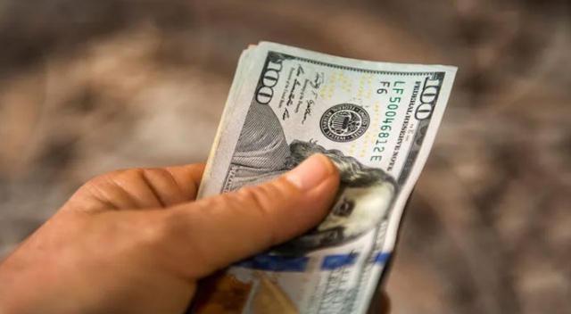 Dolar'da düşüş devam ediyor! 5.50'nin altını gördü Dolar'da düşüş devam ediyor! 5.50'nin altını gördü