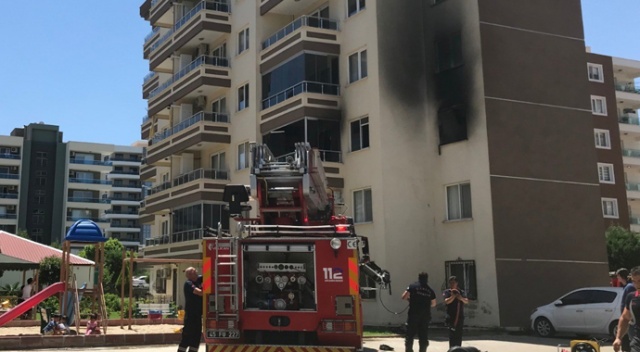 Ev yangınında faciadan dönüldü, 3’ü çocuk 5 kişi hastaneye kaldırıldı Ev yangınında faciadan dönüldü, 3’ü çocuk 5 kişi hastaneye kaldırıldı