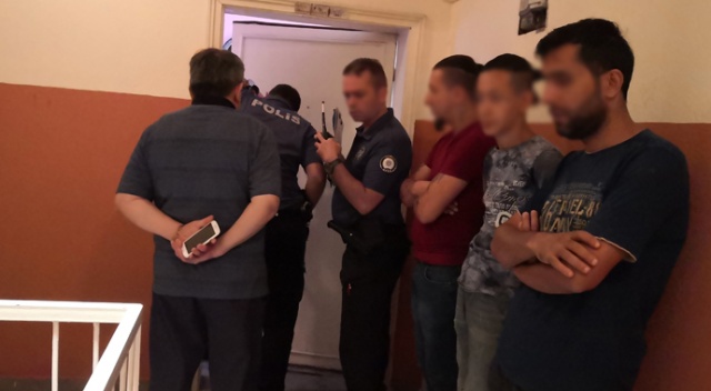 Evinde ölü olarak bulundu Evinde ölü olarak bulundu