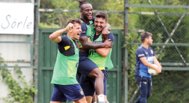 Fenerbahçeli futbolcular tribünlere çağrıda bulundu: tam destek Fenerbahçeli futbolcular tribünlere çağrıda bulundu: tam destek