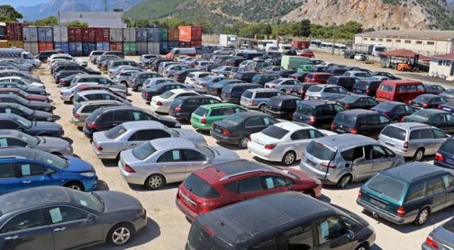 Gümrüğe takılan ve sahibi gizli tutulan 4 milyonluk lüks araç e-ihaleyle satılacak