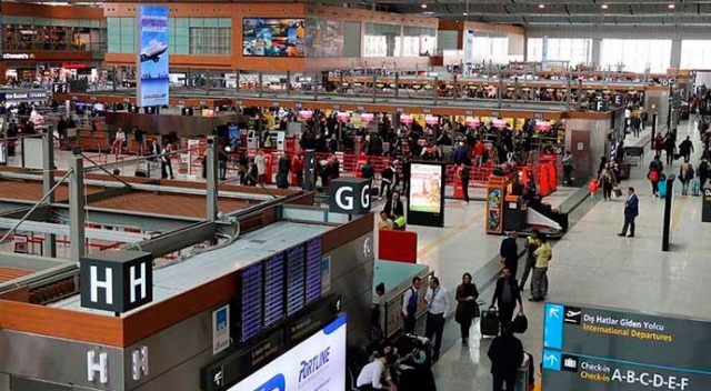Havalimanında arı operasyonu! Havalimanında arı operasyonu!