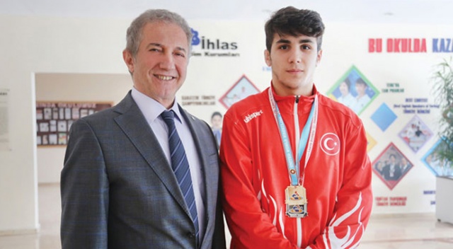 İhlas Koleji öğrencisinden güreşte dünya üçüncülüğü İhlas Koleji öğrencisinden güreşte dünya üçüncülüğü