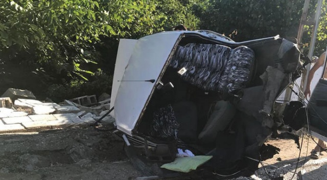 İkiye bölünen otomobilden sağ çıktılar İkiye bölünen otomobilden sağ çıktılar