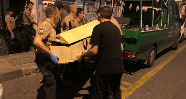 İstanbul'da bir kadın tartıştığı kişiyi silahla öldürdü İstanbul'da bir kadın tartıştığı kişiyi silahla öldürdü