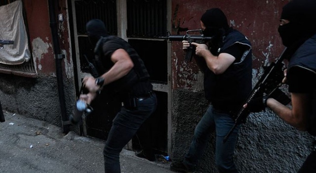 İstanbul'da terör örgütü PKK adına faaliyette bulunanlara operasyon İstanbul'da terör örgütü PKK adına faaliyette bulunanlara operasyon