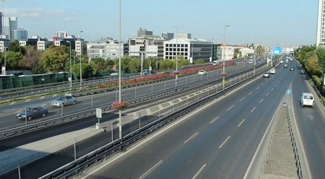 İstanbul'da trafik yoğunluğu yüzde 8'e düştü İstanbul'da trafik yoğunluğu yüzde 8'e düştü