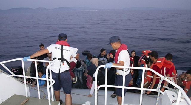 İzmir'de 56 düzensiz göçmen yakalandı
