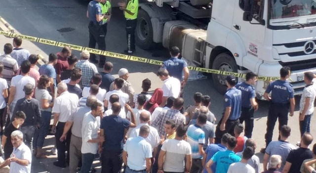 Karşıya geçerken tırın altında kalan yaşlı adam hayatını kaybetti