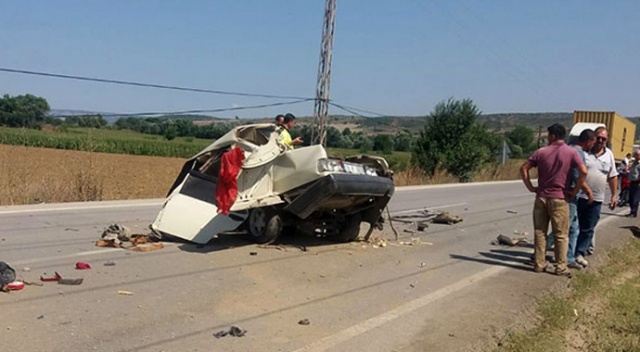 Kazada otomobil parçalara ayrıldı, sürücünün burnu bile kanamadı