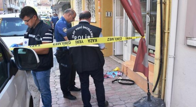 Kız kardeşini erkek arkadaşıyla görünce dehşet saçtı! Kız kardeşini erkek arkadaşıyla görünce dehşet saçtı!