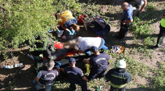 Korkunç kaza! Kocaeli TEM'de viyadükten uçan hurda yüklü tırın sürücüsü öldü
