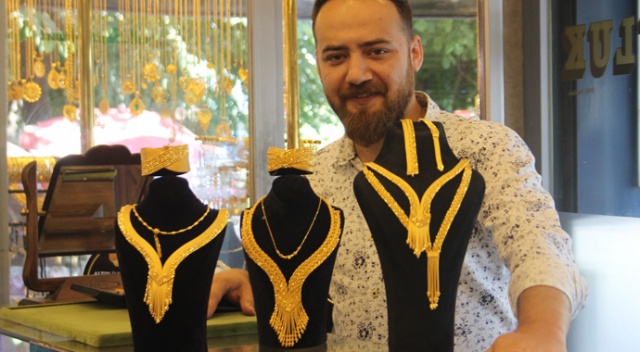 Kuyumculardan sahte altın uyarısı: 'Biz bile ayırt etmekte zorlanıyoruz' Kuyumculardan sahte altın uyarısı: 'Biz bile ayırt etmekte zorlanıyoruz'