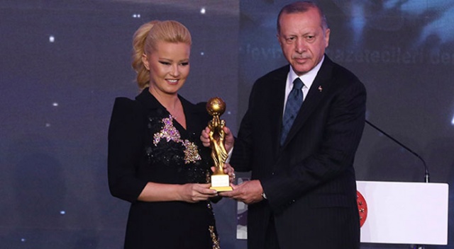 Müge Anlı'ya 'Yılın En İyi Reality Haber Programı' ödülü Müge Anlı'ya 'Yılın En İyi Reality Haber Programı' ödülü