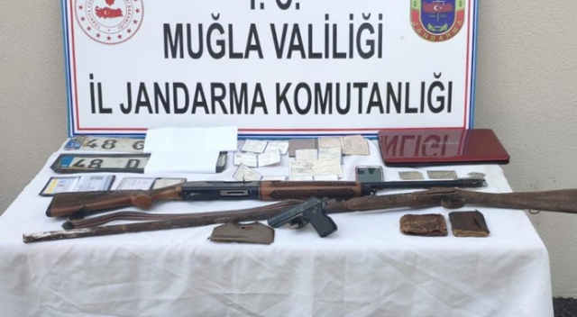 Muğla'da bin yıllık El yazması Kur'an-ı Kerim bulundu Muğla'da bin yıllık El yazması Kur'an-ı Kerim bulundu