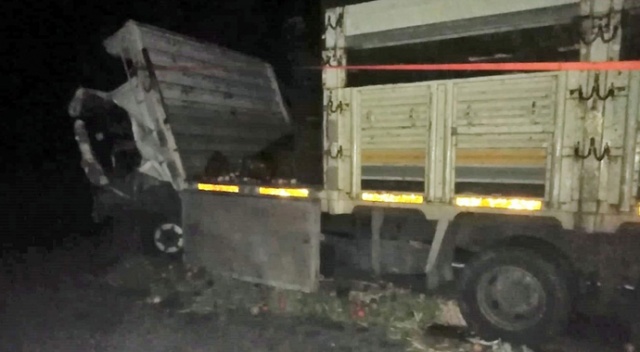 Otomobil ile kamyon kafa kafaya çarpıştı: 1 ölü, 1 yaralı