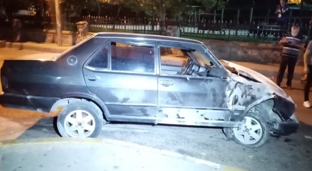Otomobiliyle önce duvara çarptı sonra olay yerinden kaçtı