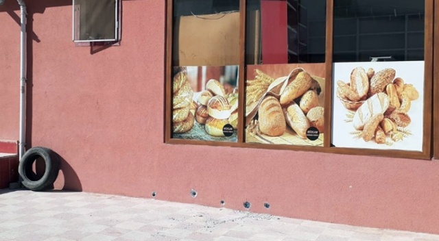 Pusuya yatıp, otomatik silahla kurşun yağdırdılar