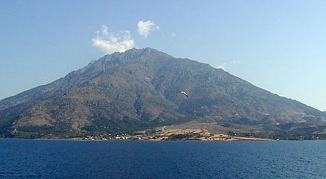 Semadirek Adası'nda binin üzerinde turist mahsur kaldı Semadirek Adası'nda binin üzerinde turist mahsur kaldı