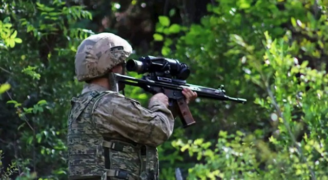 Şırnak'ta 4 PKK'lı terörist tutuklandı Şırnak'ta 4 PKK'lı terörist tutuklandı