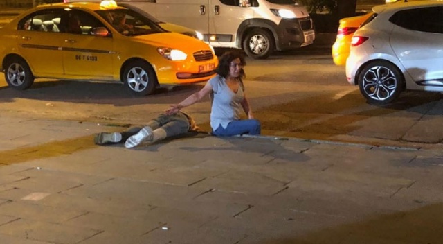 Sokak ortasındaki tartışma kanlı bitti... Bıçaklayıp, darp edip kaçtılar