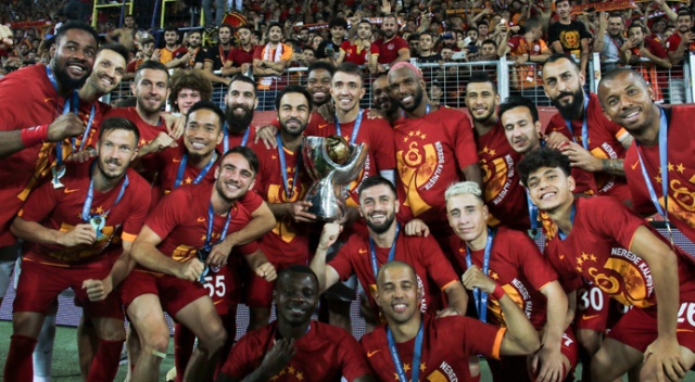 Süper Kupa Akhisar'ı tek golle yenen Galatasaray'ın oldu Süper Kupa Akhisar'ı tek golle yenen Galatasaray'ın oldu