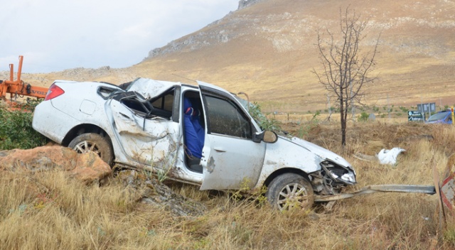 Takla atan otomobildeki 4 kişi yaralandı Takla atan otomobildeki 4 kişi yaralandı
