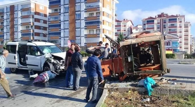 Tokat&#039;ta feci kaza: 9 yaralı