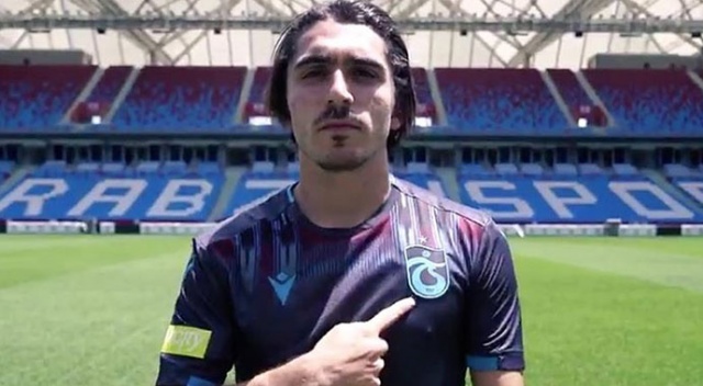 Trabzonspor'un yeni forması sosyal medyaya damga vurdu Trabzonspor'un yeni forması sosyal medyaya damga vurdu