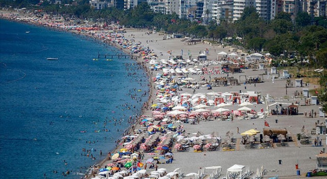Antalya ve Muğla'da yaşanan doluluk oranı turizmcinin yüzünü güldürdü