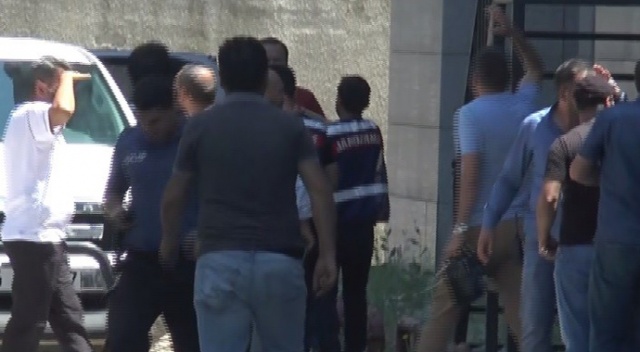 Yakalanan "gri" kategorideki terörist tutuklanarak cezaevine götürüldü Yakalanan "gri" kategorideki terörist tutuklanarak cezaevine götürüldü