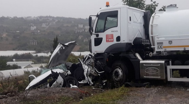 Yalova&#039;da kontrolden çıkan vidanjör 3 araca çarptı: 5 yaralı