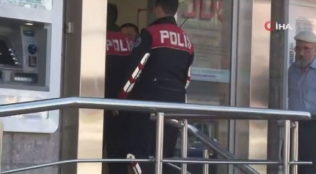 'Çocuğum hasta kusura bakmayın' dedi, bankayı soydu 'Çocuğum hasta kusura bakmayın' dedi, bankayı soydu